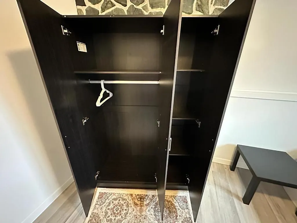 Cozy & Bright Home With Parking Victoria Apartment