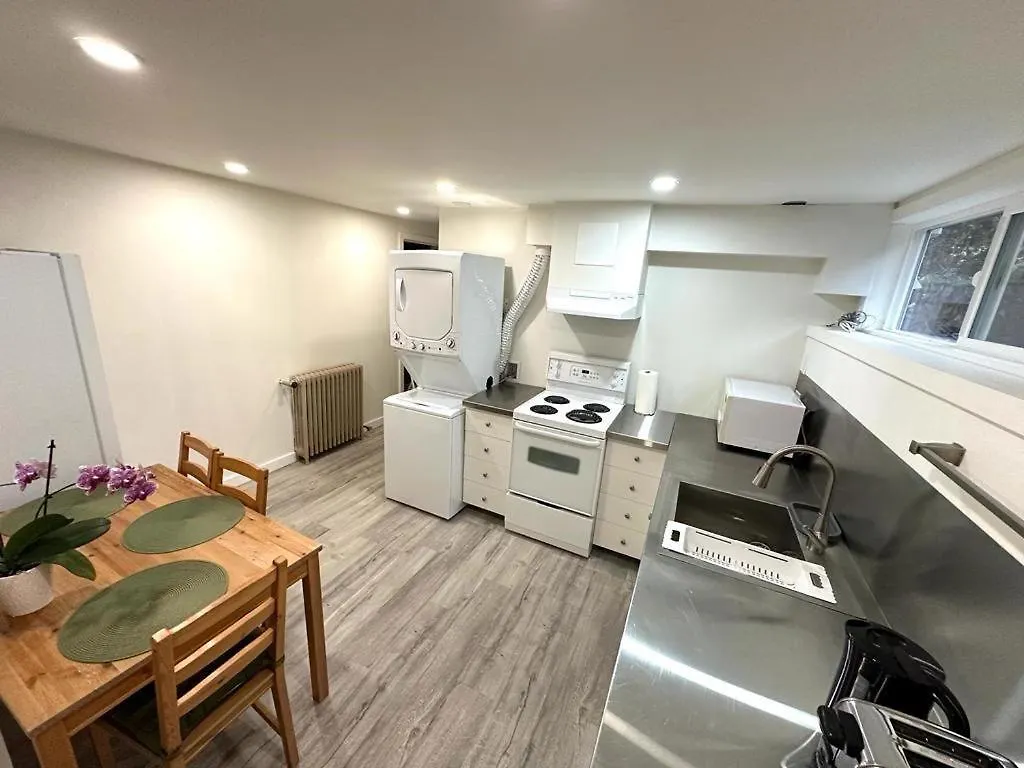 Cozy & Bright Home With Parking Victoria 0*,  Canada