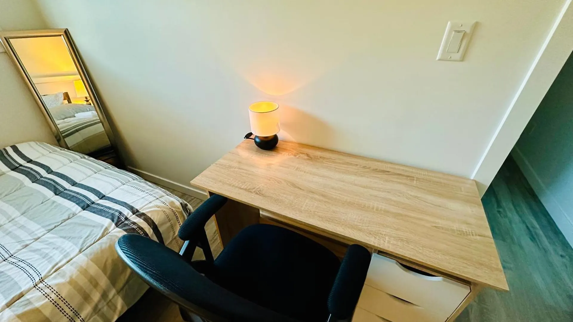 Cozy & Bright Home With Parking Victoria 0*,  Canada