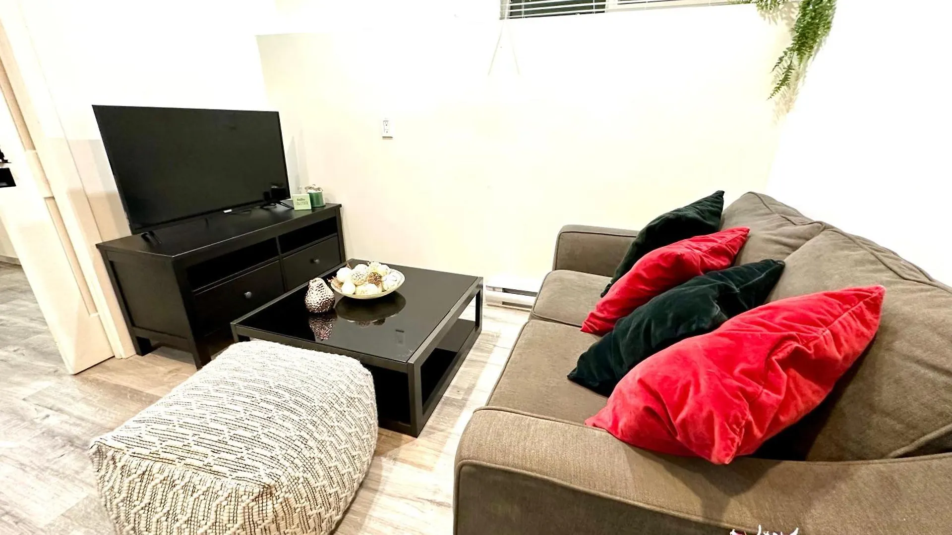Apartment Cozy & Bright Home With Parking Victoria