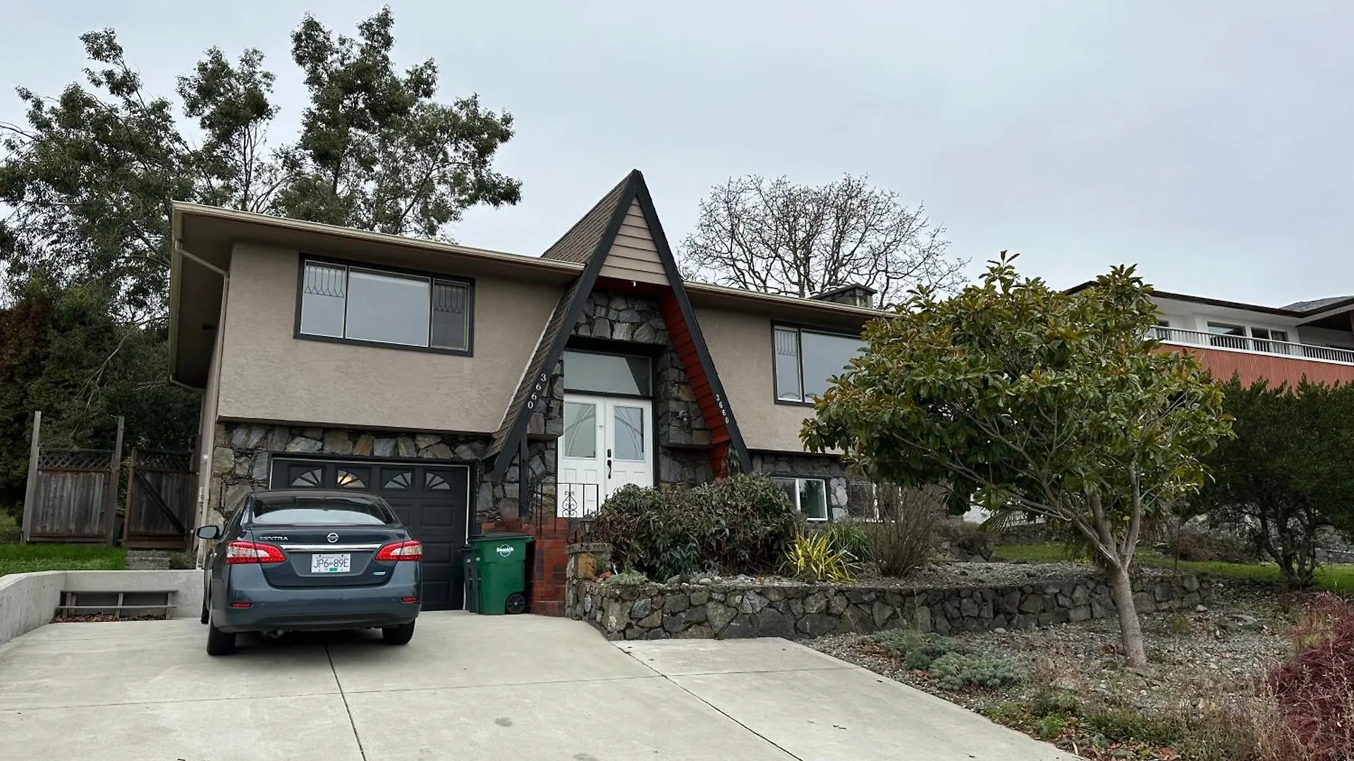 Cozy & Bright Home With Parking Victoria Apartment